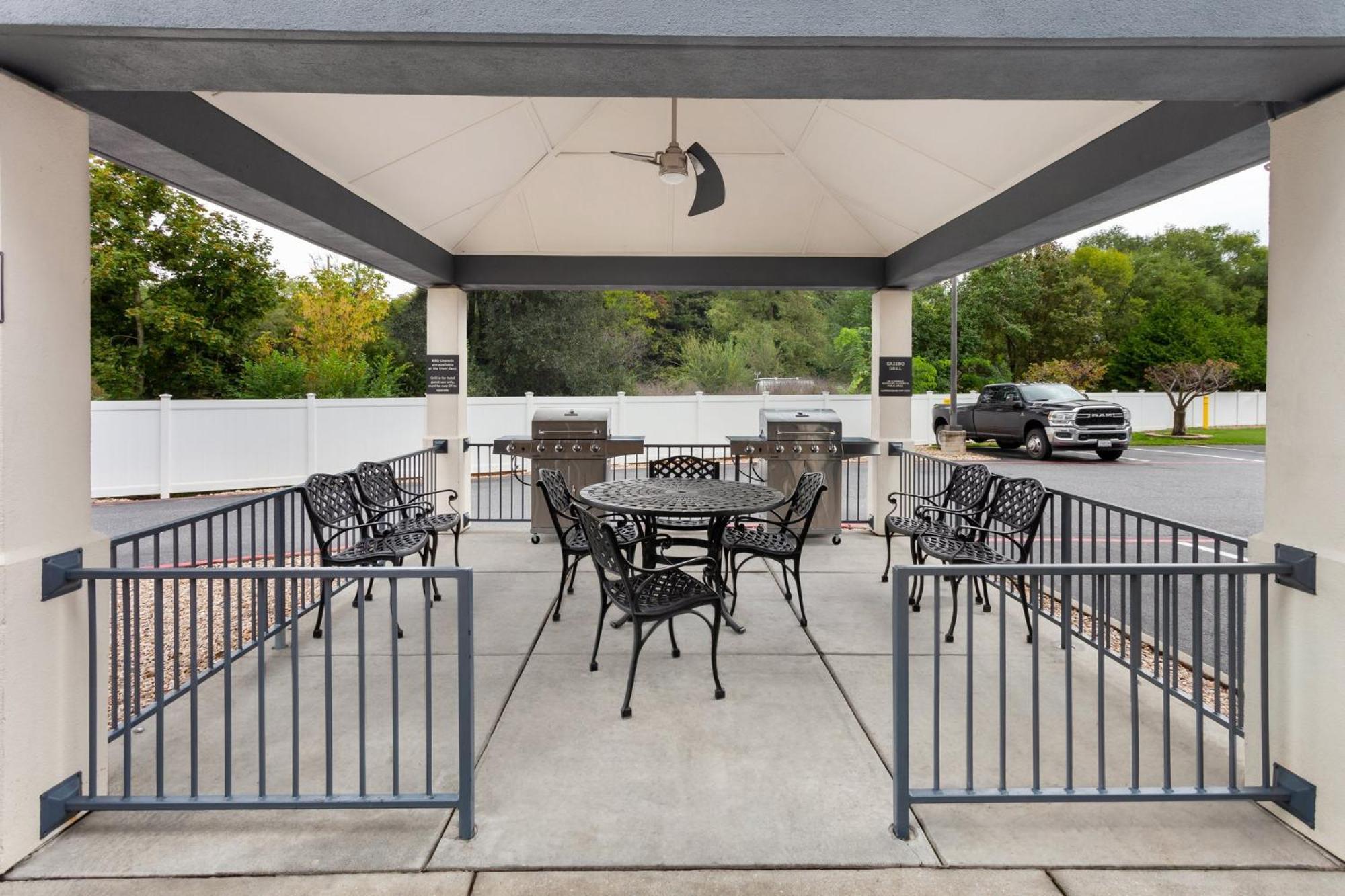 Candlewood Suites Harrisonburg By Ihg Экстерьер фото